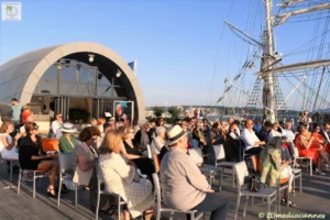 Public pendant une représentation du Masque de fer